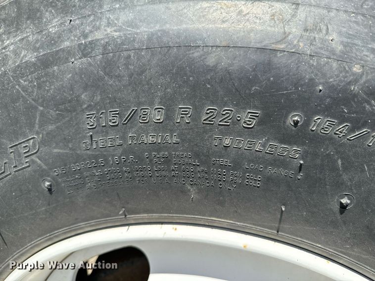 image for item DU9465 1998 Ford FT900 truck cab and chassis