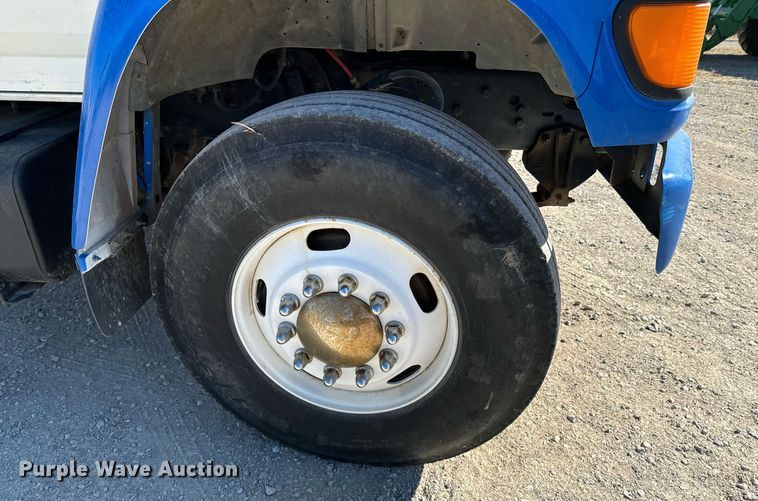 image for item DU9465 1998 Ford FT900 truck cab and chassis