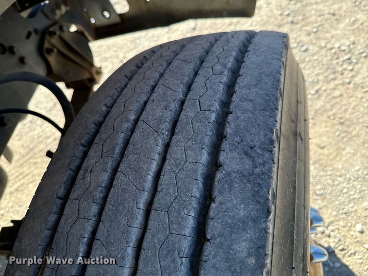 image for item DU9465 1998 Ford FT900 truck cab and chassis