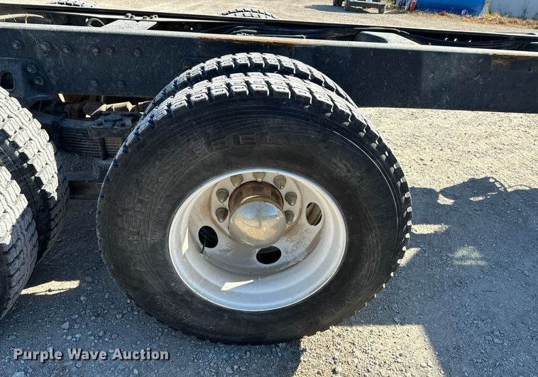 image for item DU9465 1998 Ford FT900 truck cab and chassis