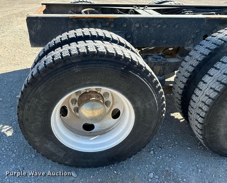 image for item DU9465 1998 Ford FT900 truck cab and chassis