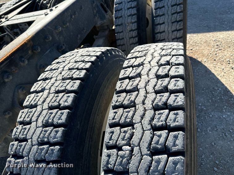 image for item DU9465 1998 Ford FT900 truck cab and chassis