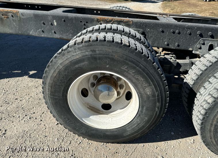 image for item DU9465 1998 Ford FT900 truck cab and chassis