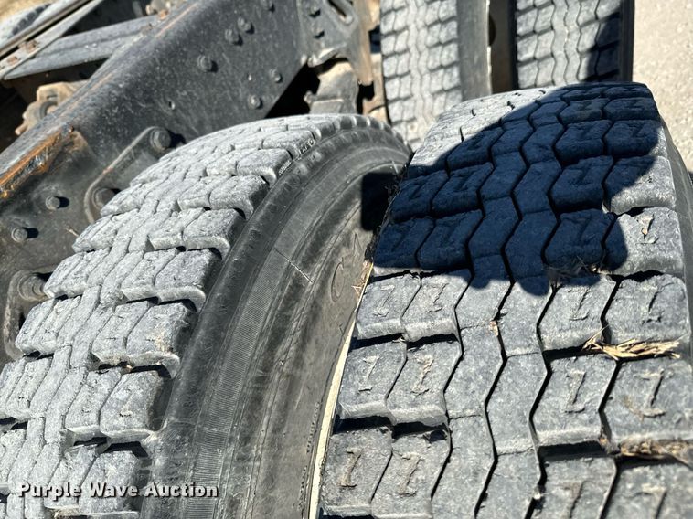 image for item DU9465 1998 Ford FT900 truck cab and chassis