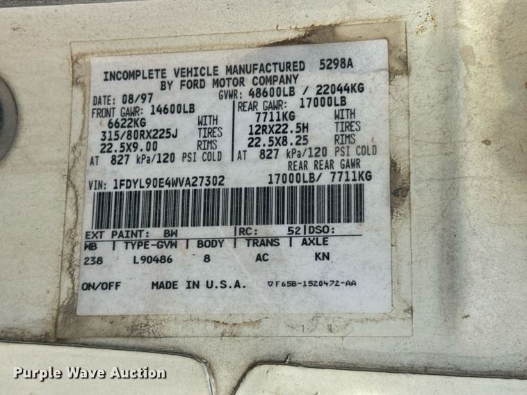 image for item DU9465 1998 Ford FT900 truck cab and chassis