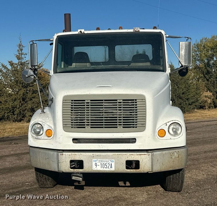 image for item DV2843 1999 Freightliner FL112 semi truck