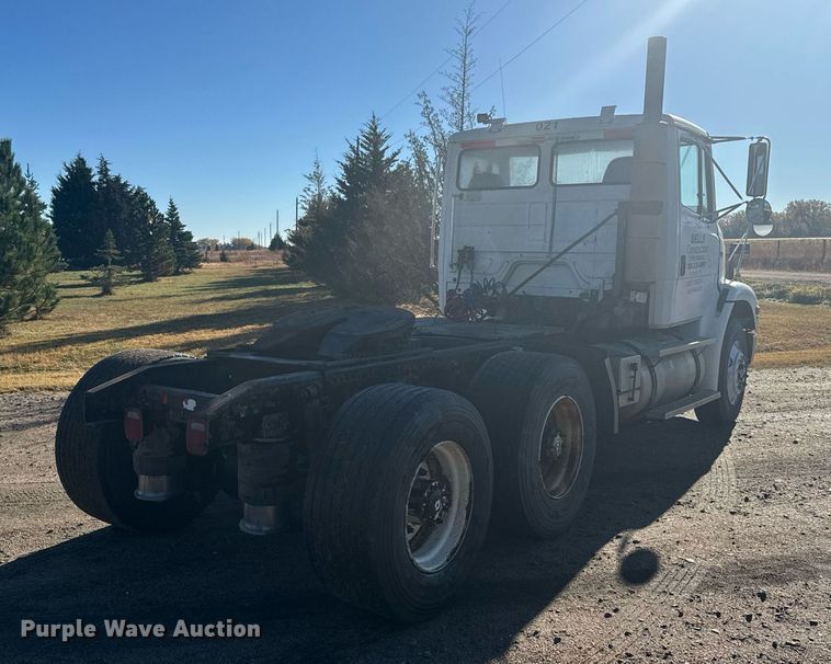 image for item DV2843 1999 Freightliner FL112 semi truck
