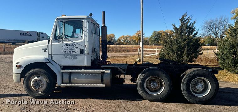 image for item DV2843 1999 Freightliner FL112 semi truck