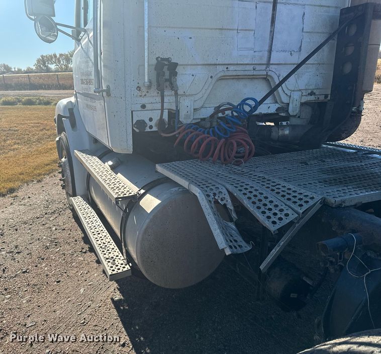 image for item DV2843 1999 Freightliner FL112 semi truck