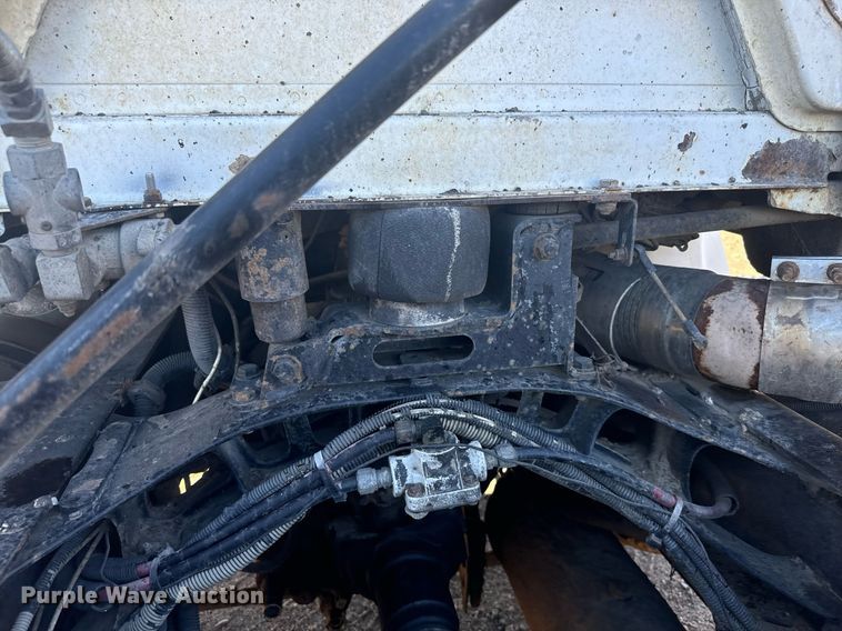 image for item DV2843 1999 Freightliner FL112 semi truck