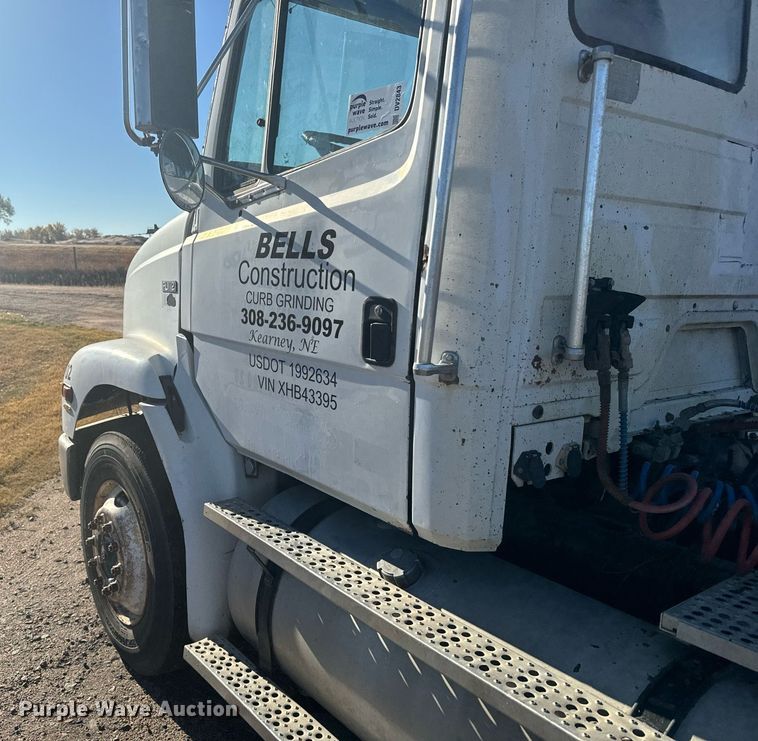 image for item DV2843 1999 Freightliner FL112 semi truck