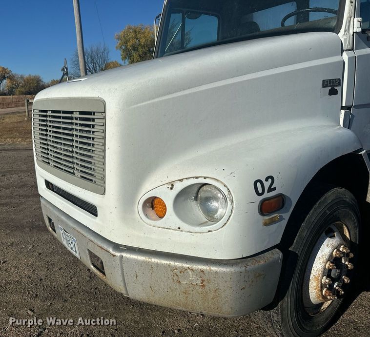 image for item DV2843 1999 Freightliner FL112 semi truck
