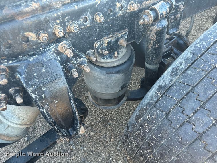 image for item DV2843 1999 Freightliner FL112 semi truck