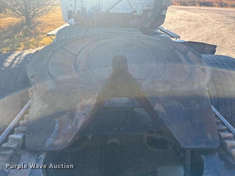 image for item DV2843 1999 Freightliner FL112 semi truck