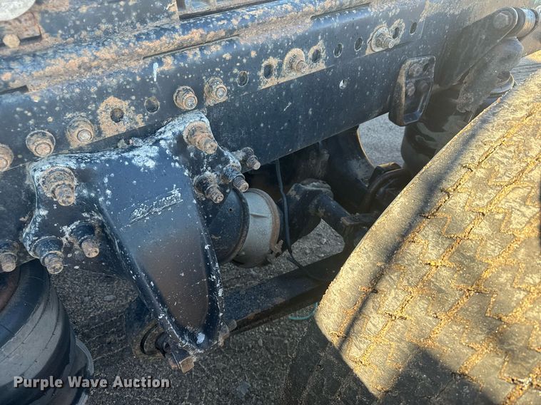 image for item DV2843 1999 Freightliner FL112 semi truck