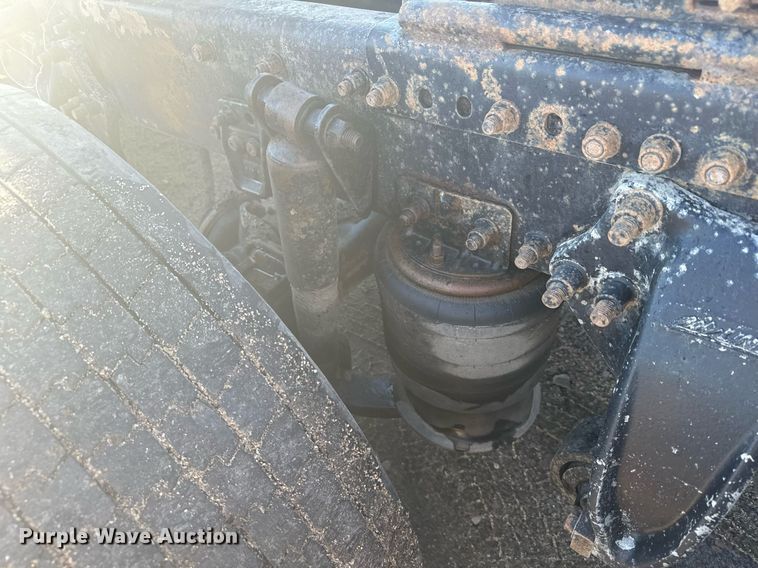 image for item DV2843 1999 Freightliner FL112 semi truck