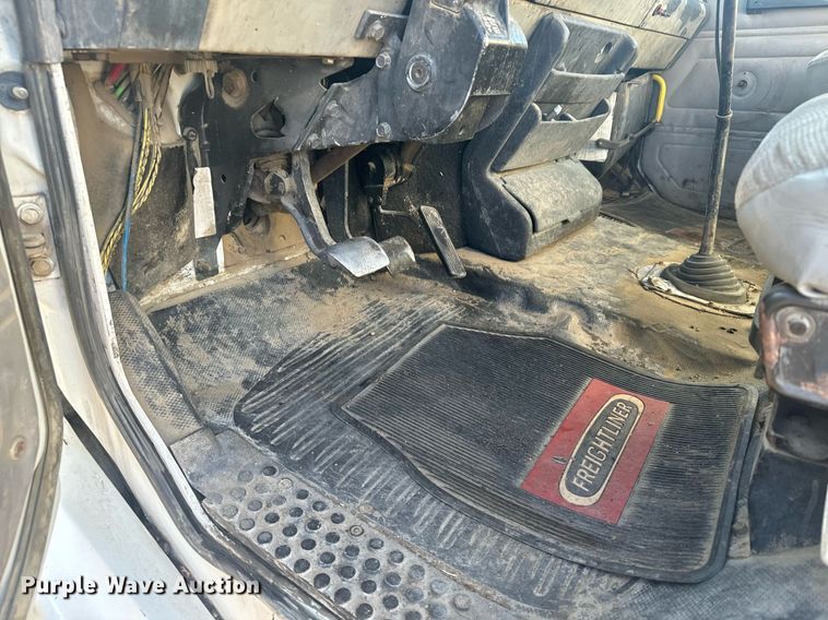 image for item DV2843 1999 Freightliner FL112 semi truck