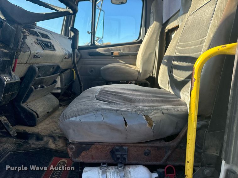 image for item DV2843 1999 Freightliner FL112 semi truck