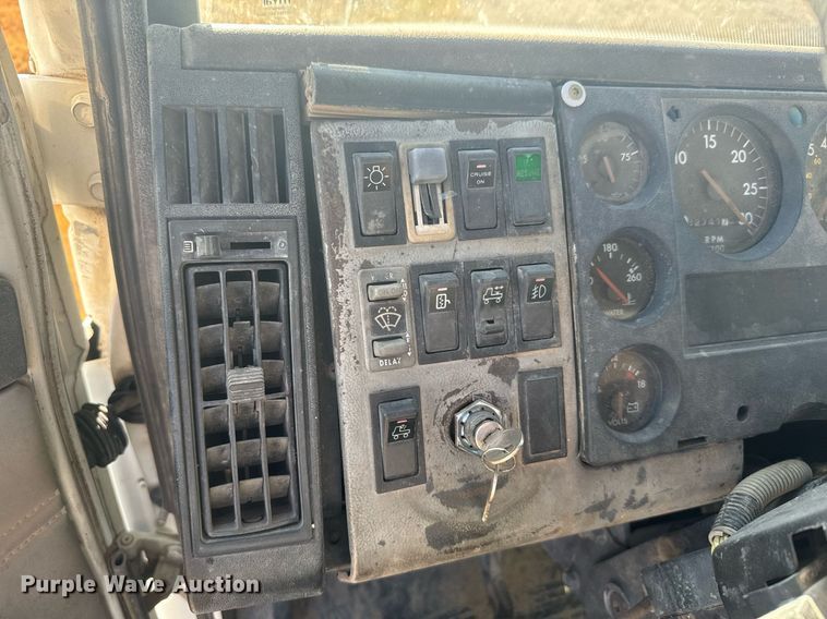 image for item DV2843 1999 Freightliner FL112 semi truck