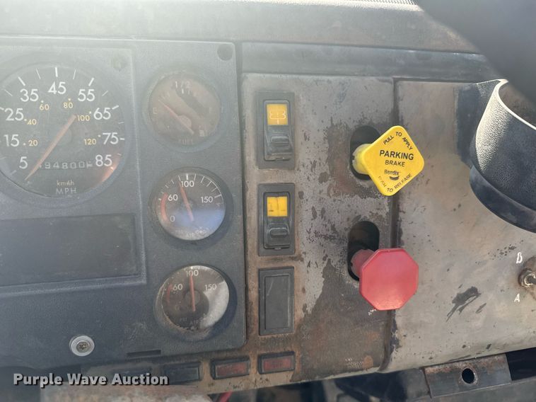 image for item DV2843 1999 Freightliner FL112 semi truck