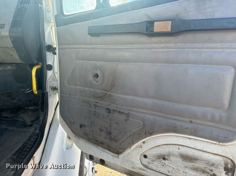 image for item DV2843 1999 Freightliner FL112 semi truck