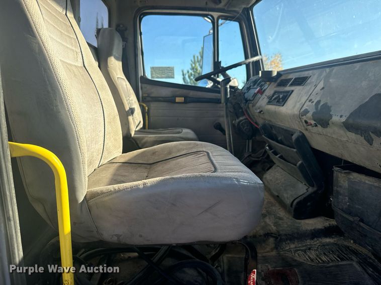 image for item DV2843 1999 Freightliner FL112 semi truck