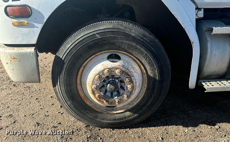 image for item DV2843 1999 Freightliner FL112 semi truck