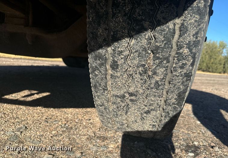 image for item DV2843 1999 Freightliner FL112 semi truck