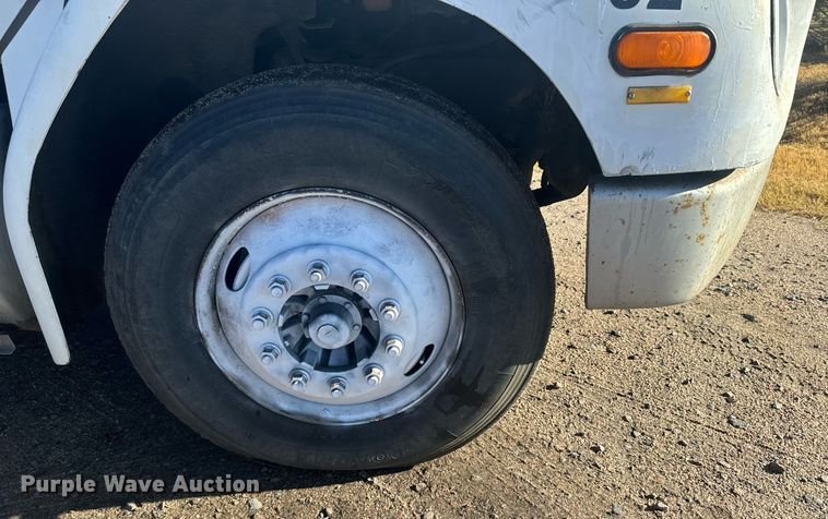 image for item DV2843 1999 Freightliner FL112 semi truck