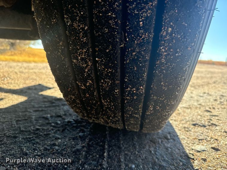 image for item DV2843 1999 Freightliner FL112 semi truck