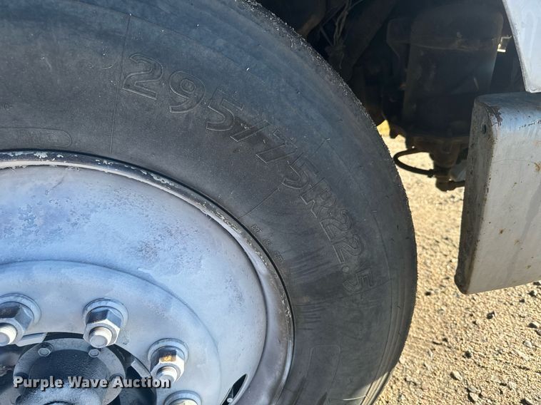 image for item DV2843 1999 Freightliner FL112 semi truck