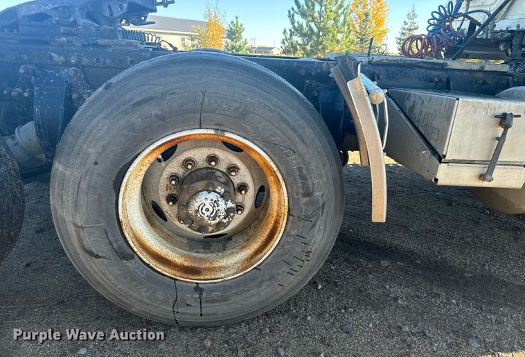 image for item DV2843 1999 Freightliner FL112 semi truck