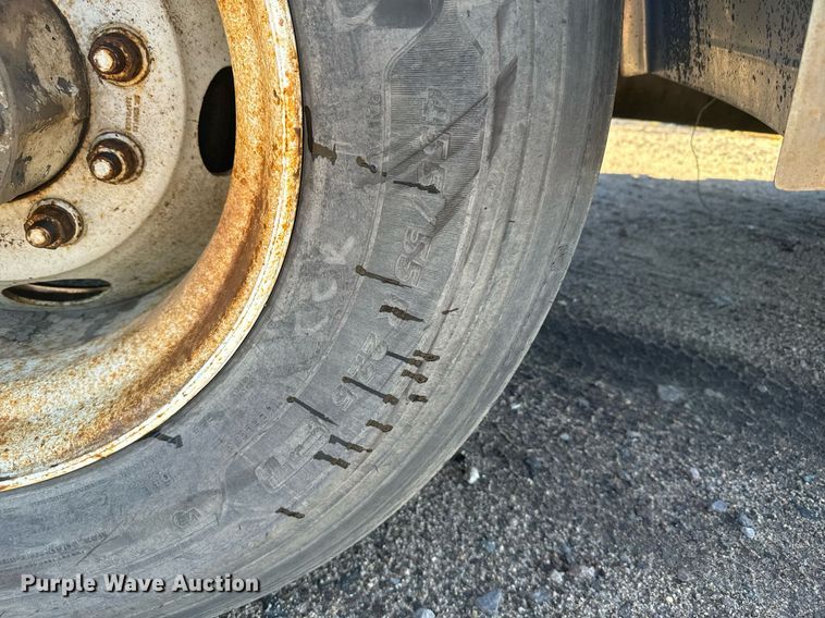 image for item DV2843 1999 Freightliner FL112 semi truck