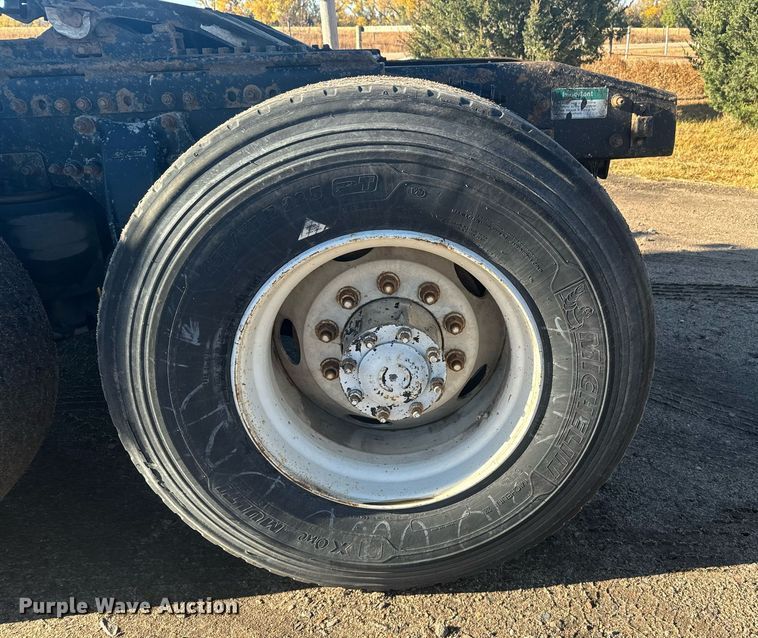 image for item DV2843 1999 Freightliner FL112 semi truck