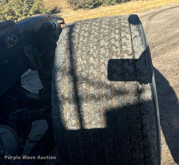 image for item DV2843 1999 Freightliner FL112 semi truck