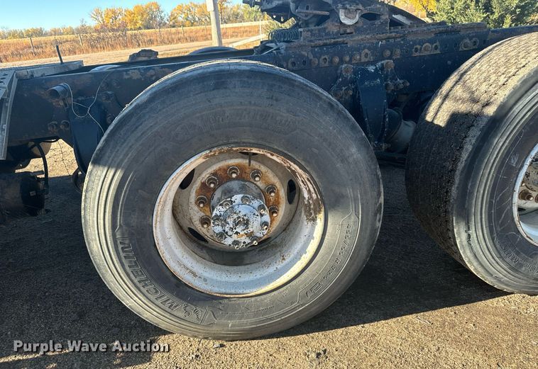 image for item DV2843 1999 Freightliner FL112 semi truck