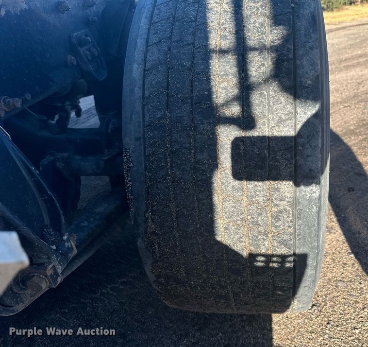 image for item DV2843 1999 Freightliner FL112 semi truck