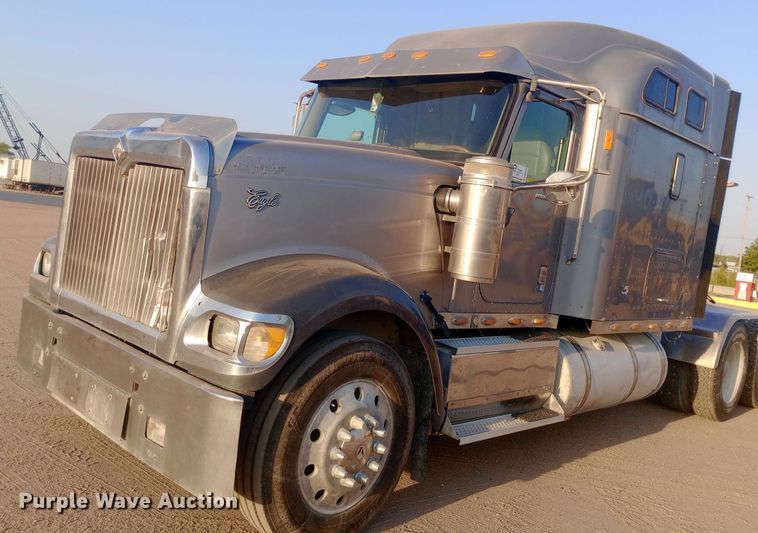 image for item DW0774 2007 International 9900i semi truck