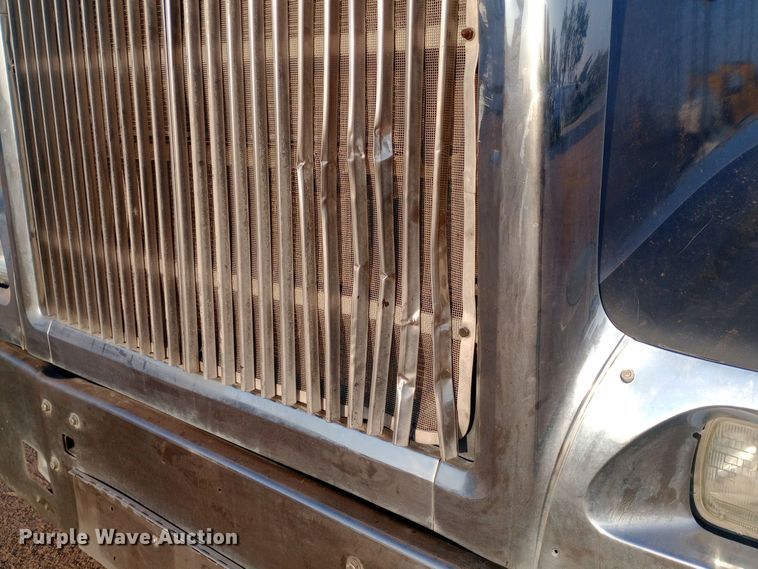 image for item DW0774 2007 International 9900i semi truck