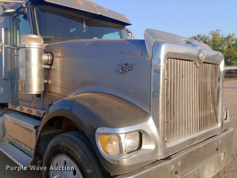 image for item DW0774 2007 International 9900i semi truck