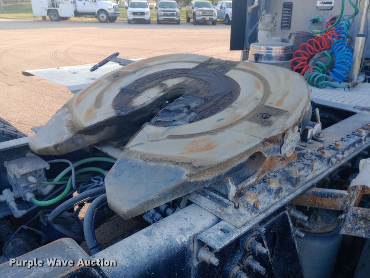 image for item DW0774 2007 International 9900i semi truck