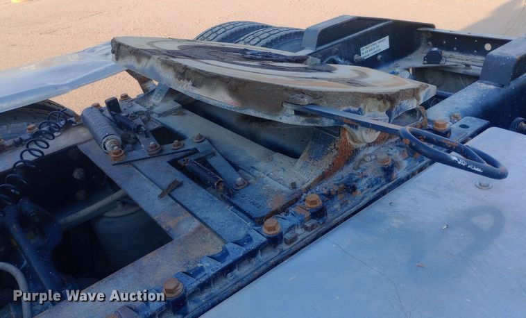 image for item DW0774 2007 International 9900i semi truck