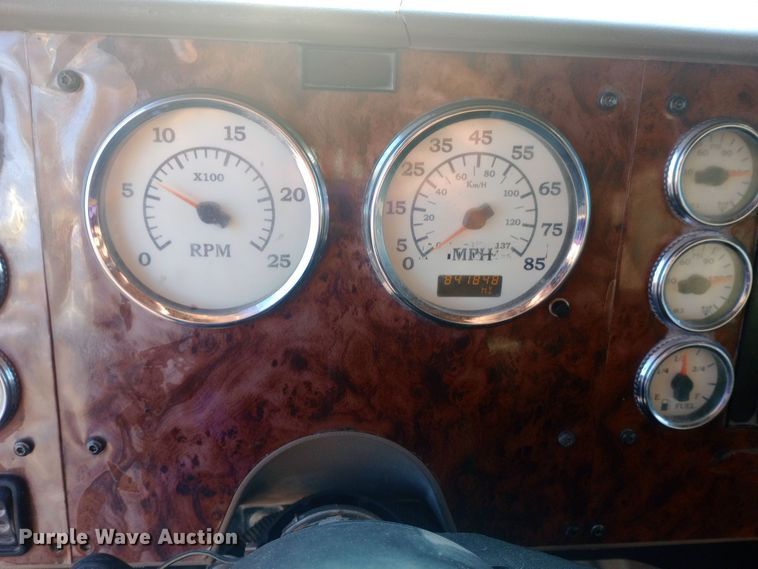 image for item DW0774 2007 International 9900i semi truck