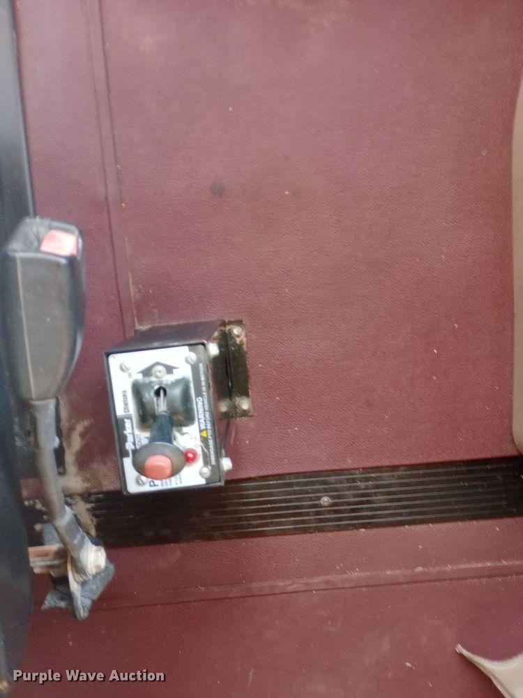 image for item DW0774 2007 International 9900i semi truck