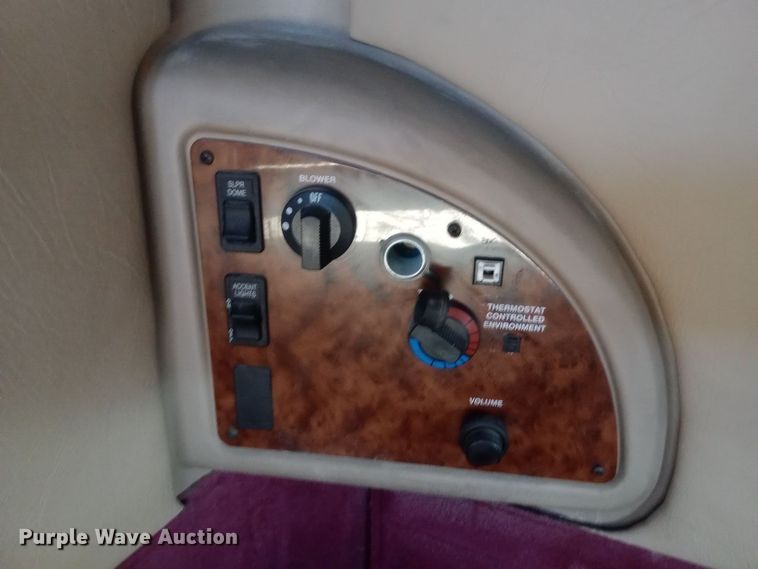 image for item DW0774 2007 International 9900i semi truck