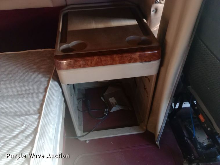 image for item DW0774 2007 International 9900i semi truck