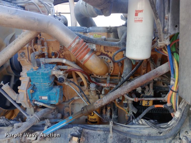 image for item DW0774 2007 International 9900i semi truck