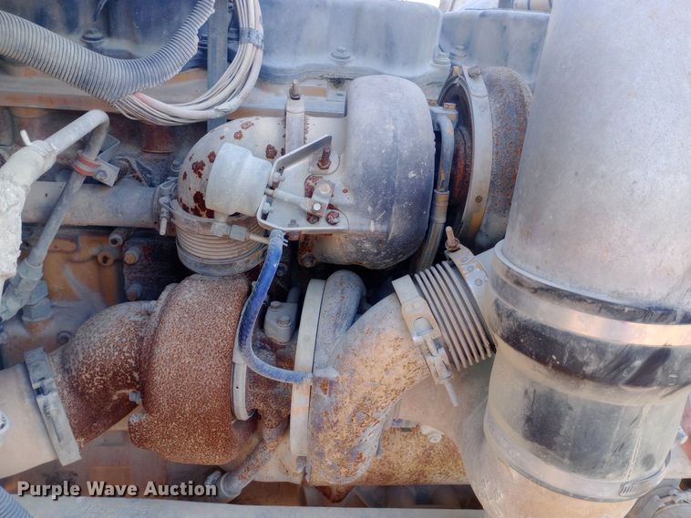 image for item DW0774 2007 International 9900i semi truck