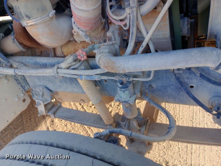 image for item DW0774 2007 International 9900i semi truck