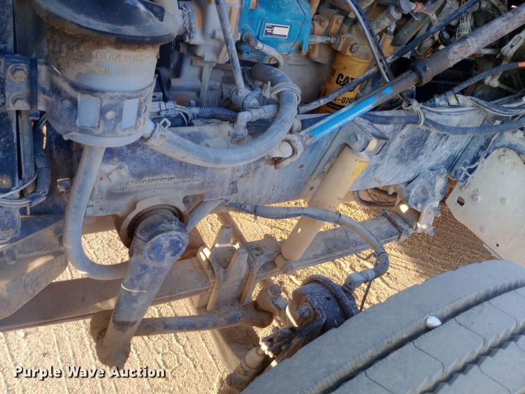 image for item DW0774 2007 International 9900i semi truck